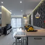 White Pearl Apartment *